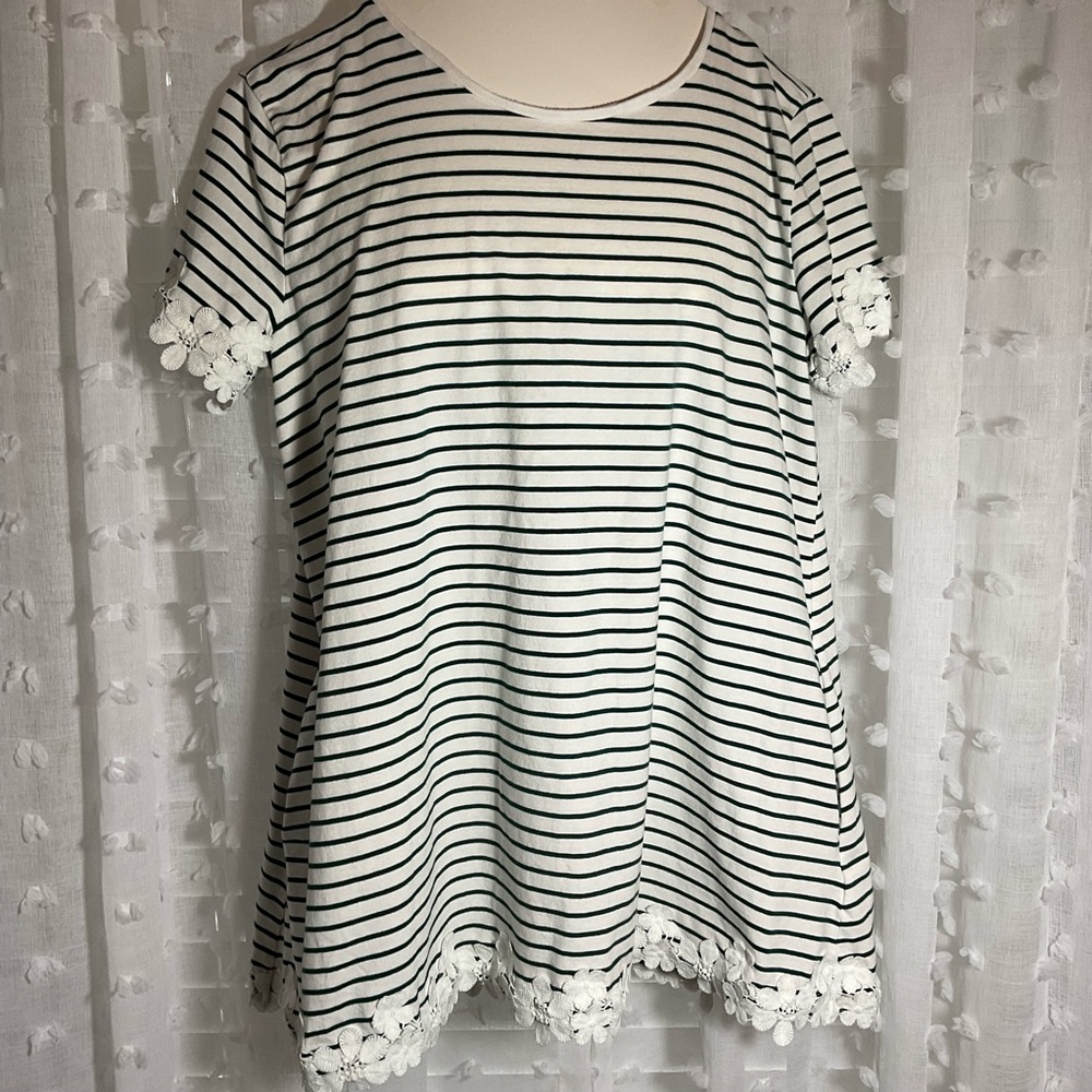 Maternity Top/Tee by Pinkblush, size L, short sleeves, side pockets, beautiful